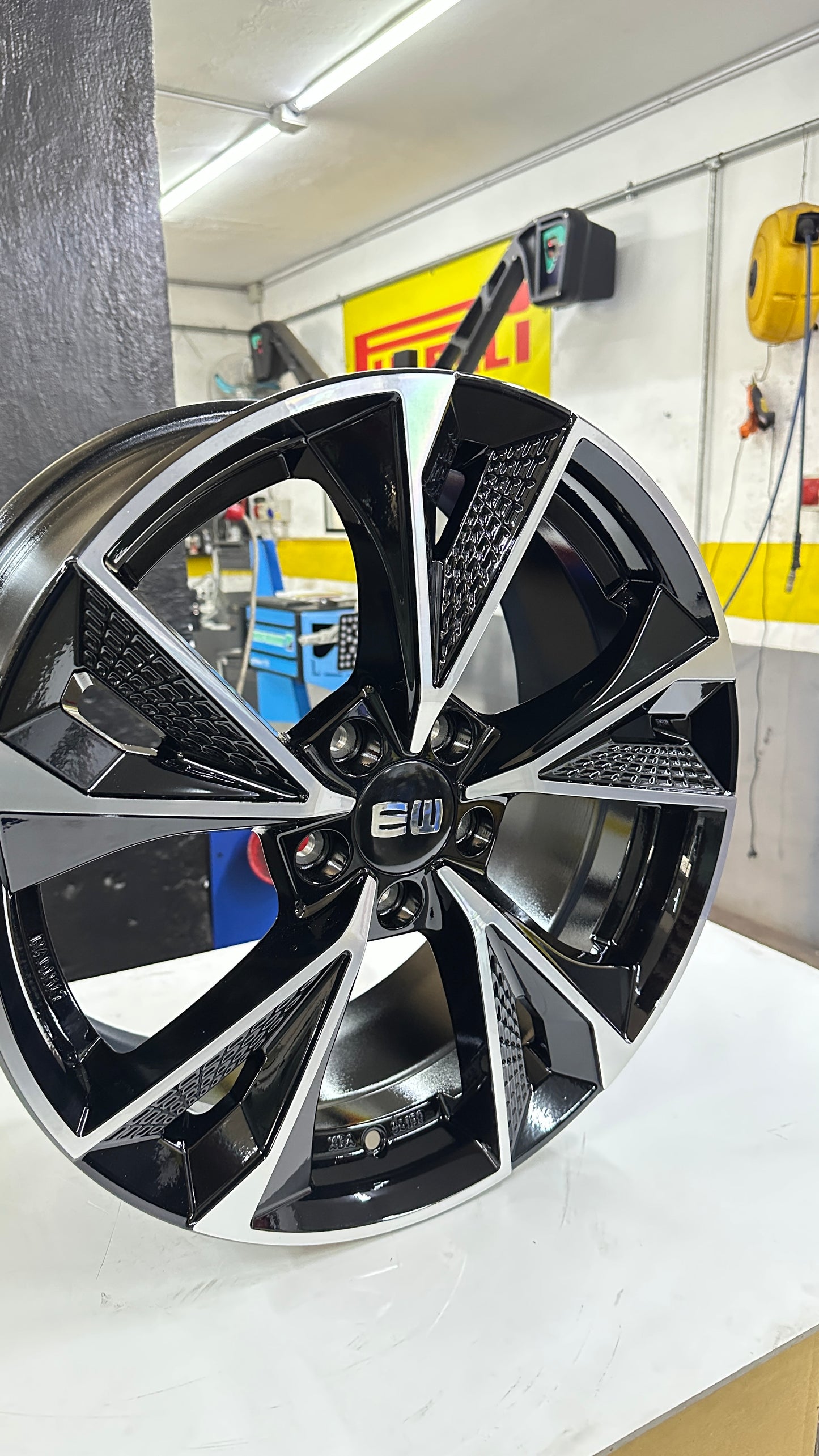 KIT4 Cerchi in Lega EW LUSTER Nuovi da 18 Pollici per CUPRA LEON (NO BREMBO) - ATEC - MONDORUOTESRLS